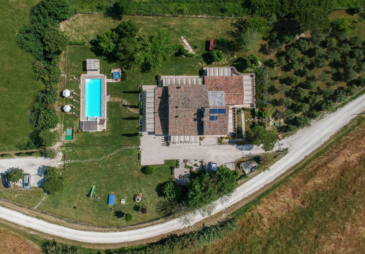 Le Maracla Country House Iesi Exteriér fotografie